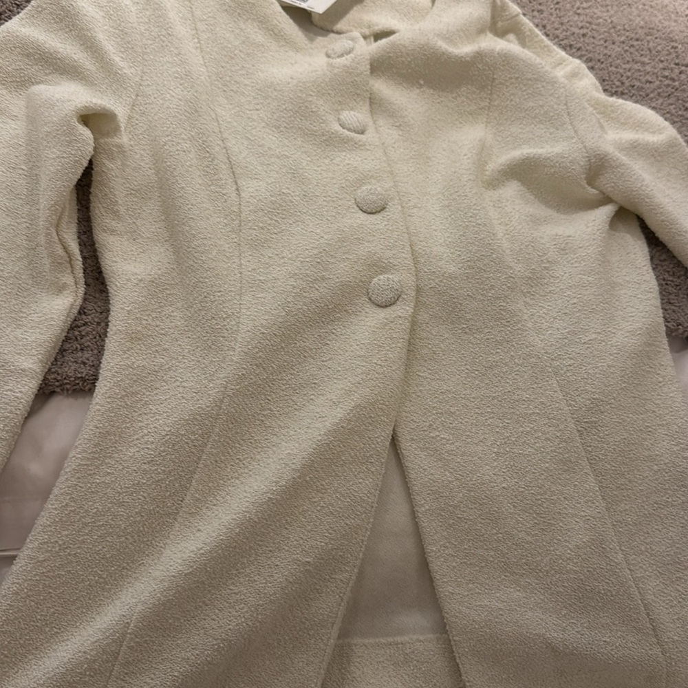 New H&M Button Top - Picture 4 of 5